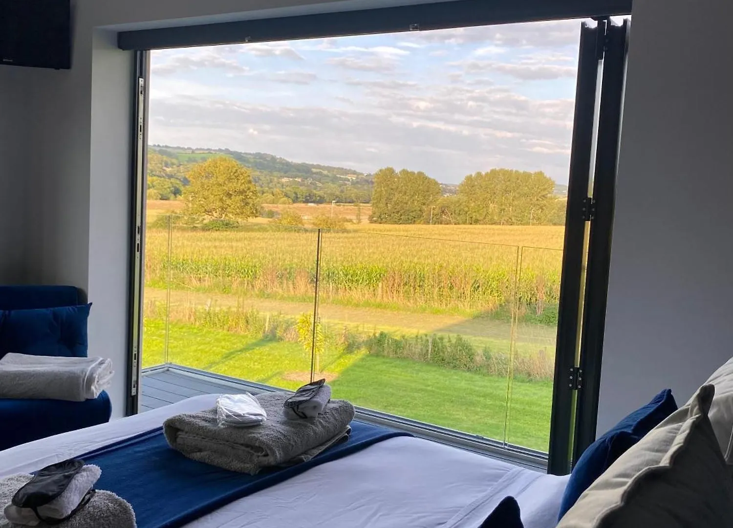 Stunning Modern Home Set In Beautiful Grounds. Bath Holiday home