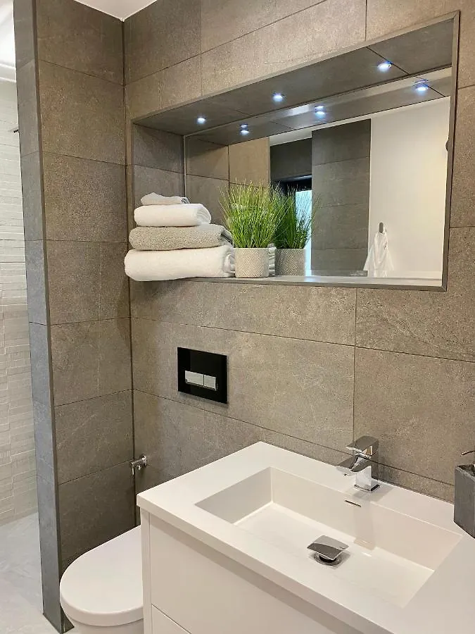 Semesterbostad Stunning Modern Home Set In Beautiful Grounds. Bath
