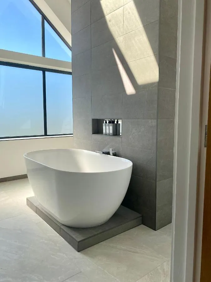 Stunning Modern Home Set In Beautiful Grounds. Bath 0*,