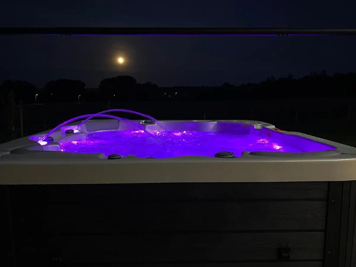 Stunning Modern Home Set In Beautiful Grounds. Bath