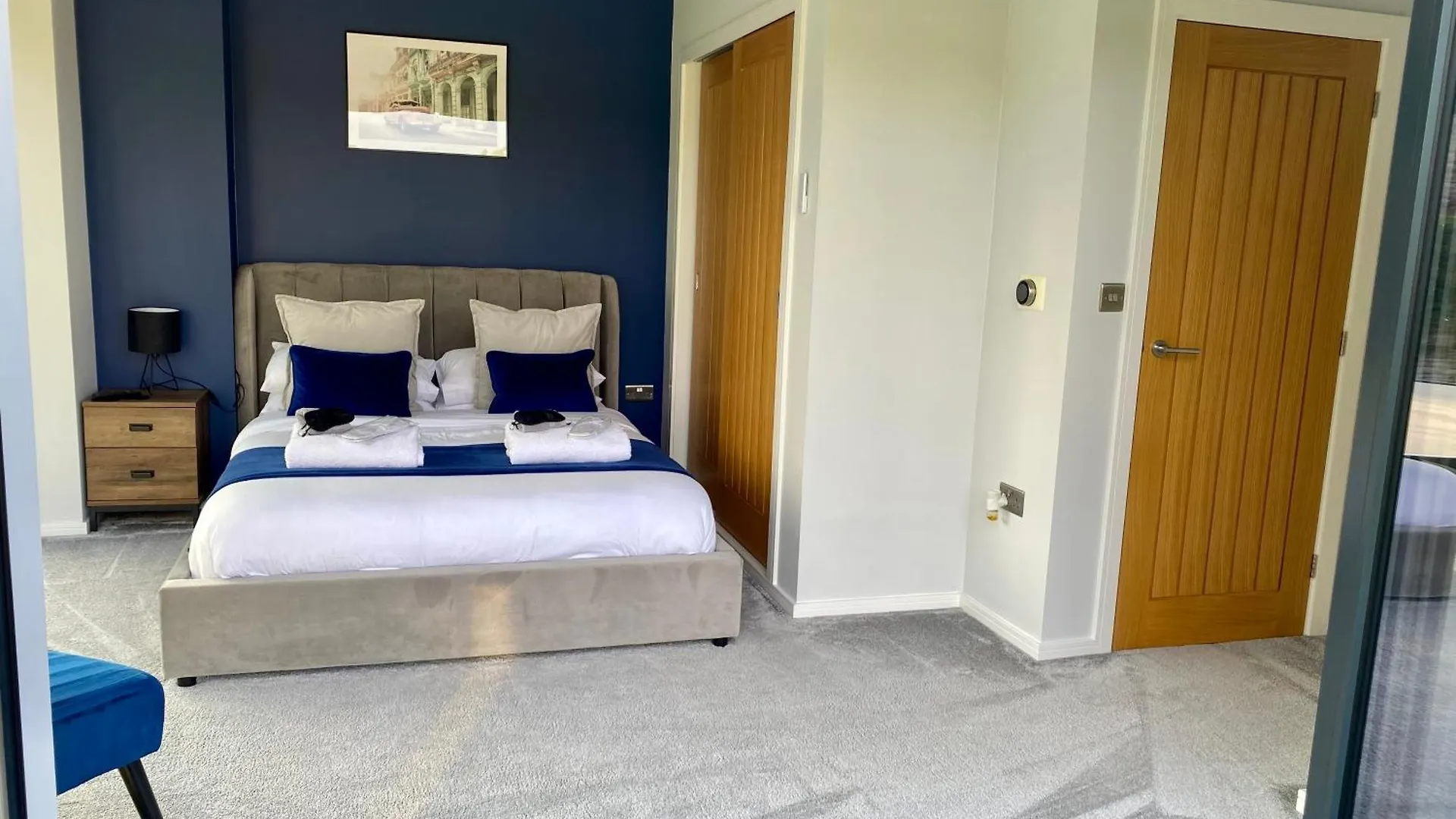 Stunning Modern Home Set In Beautiful Grounds. Bath Semesterbostad